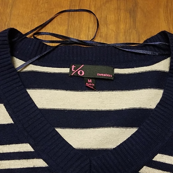 👸🧣👕 Vneck Striped Sweater - Picture 8 of 8